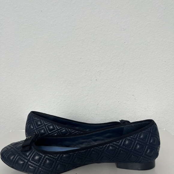 TORY BURCH•NAVY BLUE•QUILTED STYLE LEATHER FLATS•SIZE 8.5 M - Picture 9 of 12